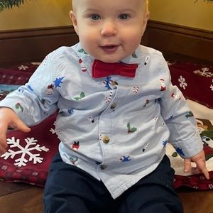 Old navy Christmas button down with button on bow tie